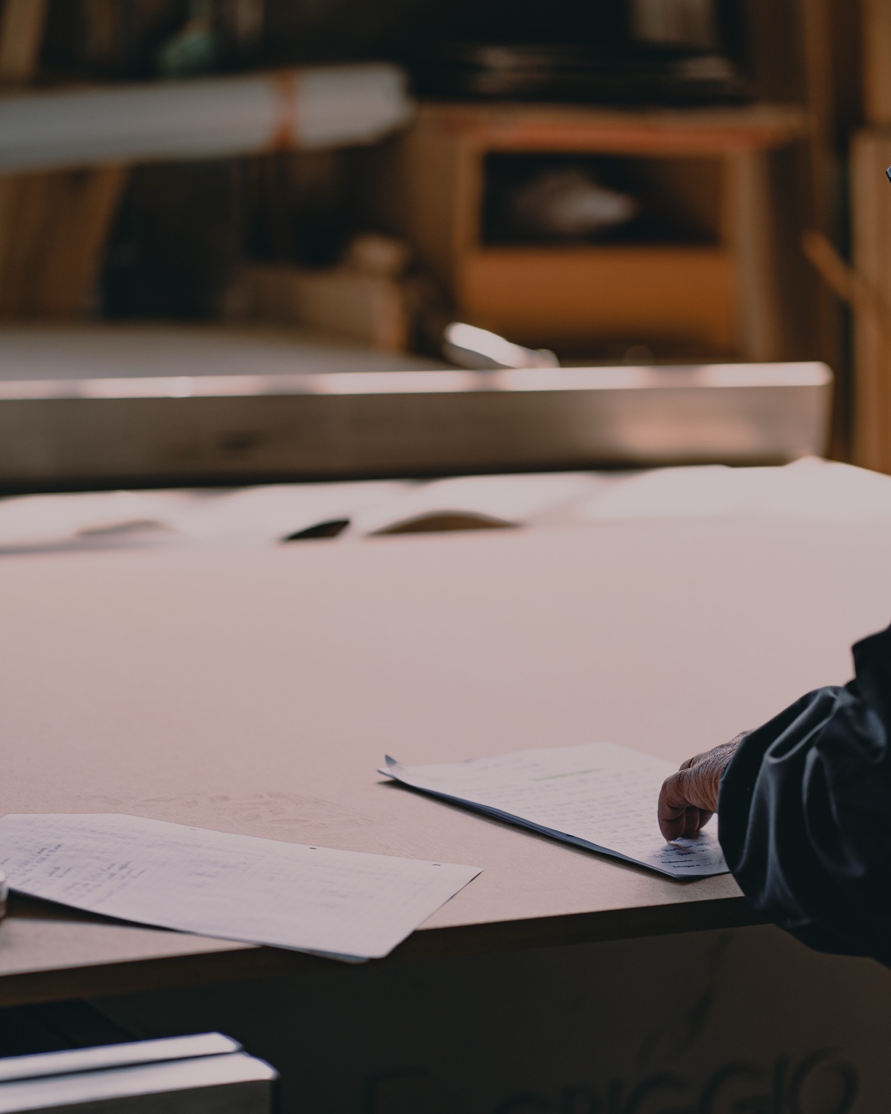 Mesa de design com planos