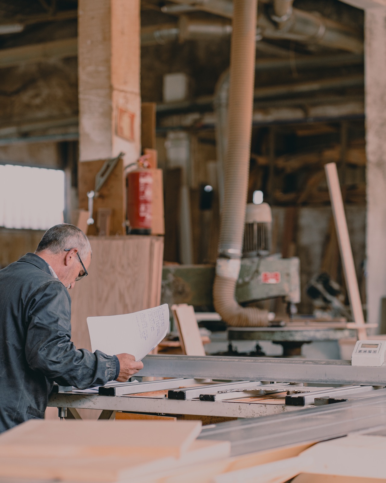 Revisão de planos na fábrica