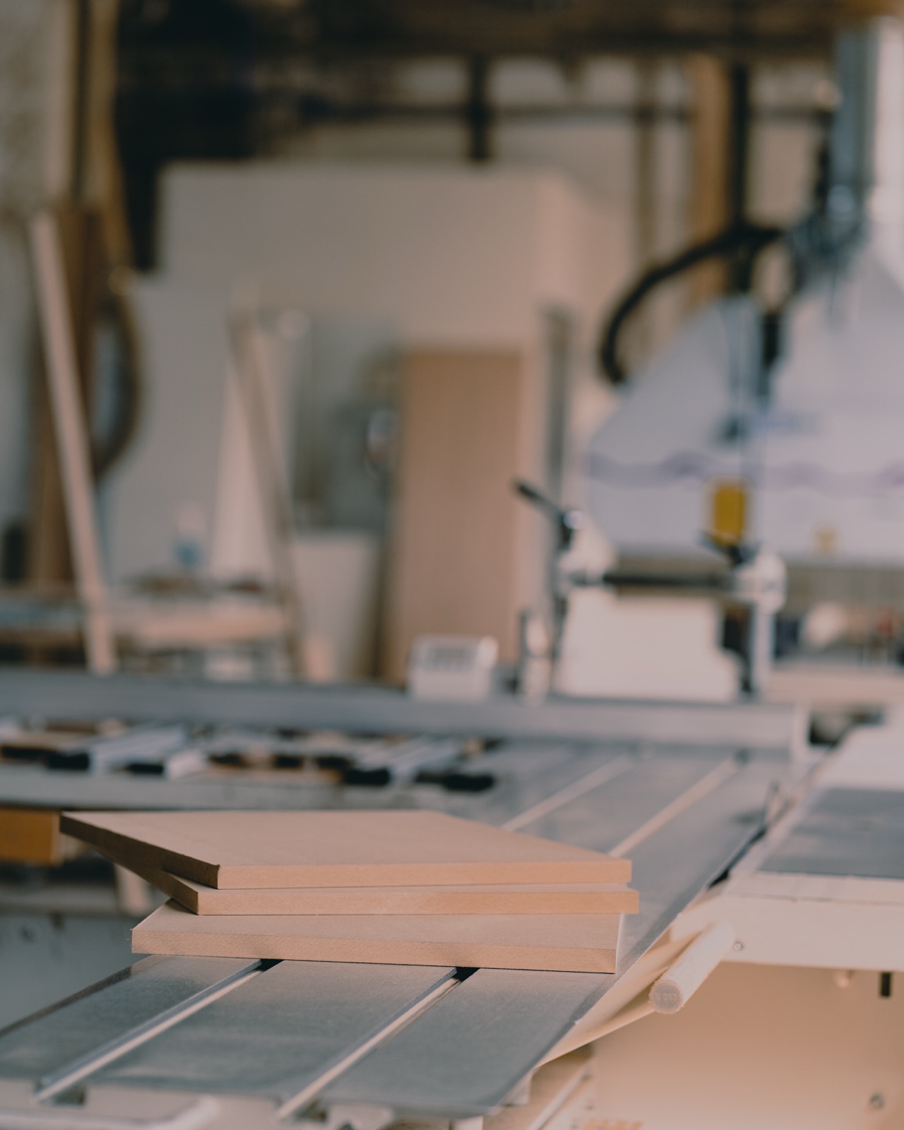 Painéis de madeira empilhados